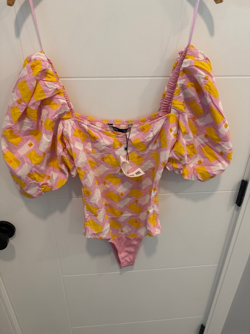 Zara Pink & Yellow Puff-Sleeve One-Piece Bodysuit with Geometric Print size XS - Picture 2 of 5